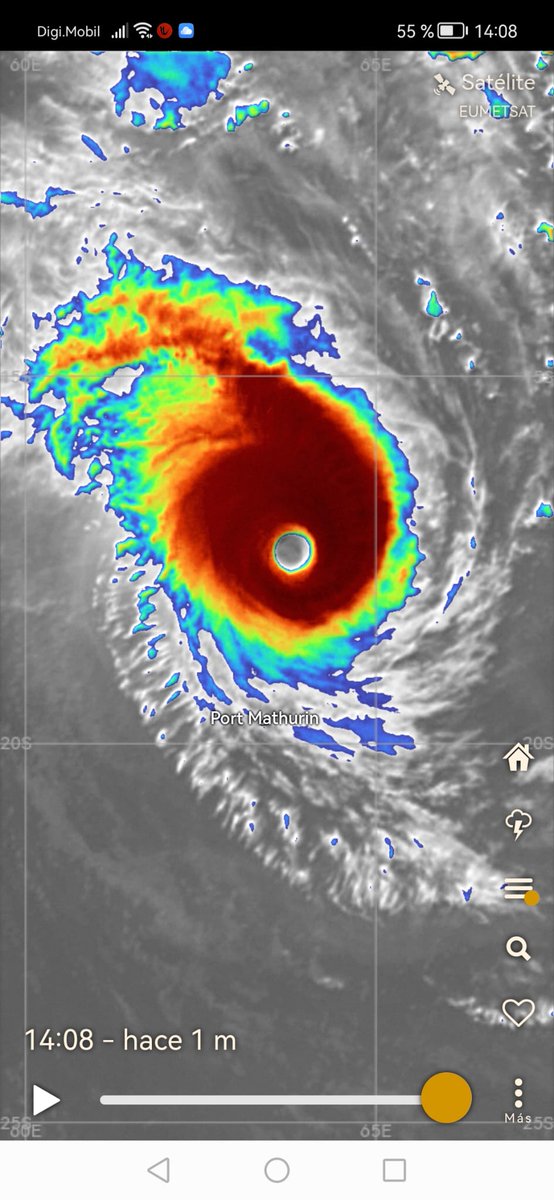 Meteo_Valpierre's tweet photo. El Huracán #Freddy 🌀de Cat. 4 lleva recoriendo el Oceano Indico + de 3mil km,con vientos de 241km/h.Lejos de debilitarse,imparable, nació,el 6 de Febrero, al sur de las Islas Palau-Simba.Este Martes Impactará en Madagascar y morirá en Sudáfrica. 🌀🌬🌊⛈️
@Meteo_Valpierre https://t.co/Ed1Ms7O4rs
