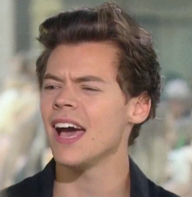 sunfflouwerry's tweet photo. harry styles                  harry styles 
at 23                             at 29 https://t.co/D6AWPVFHap
