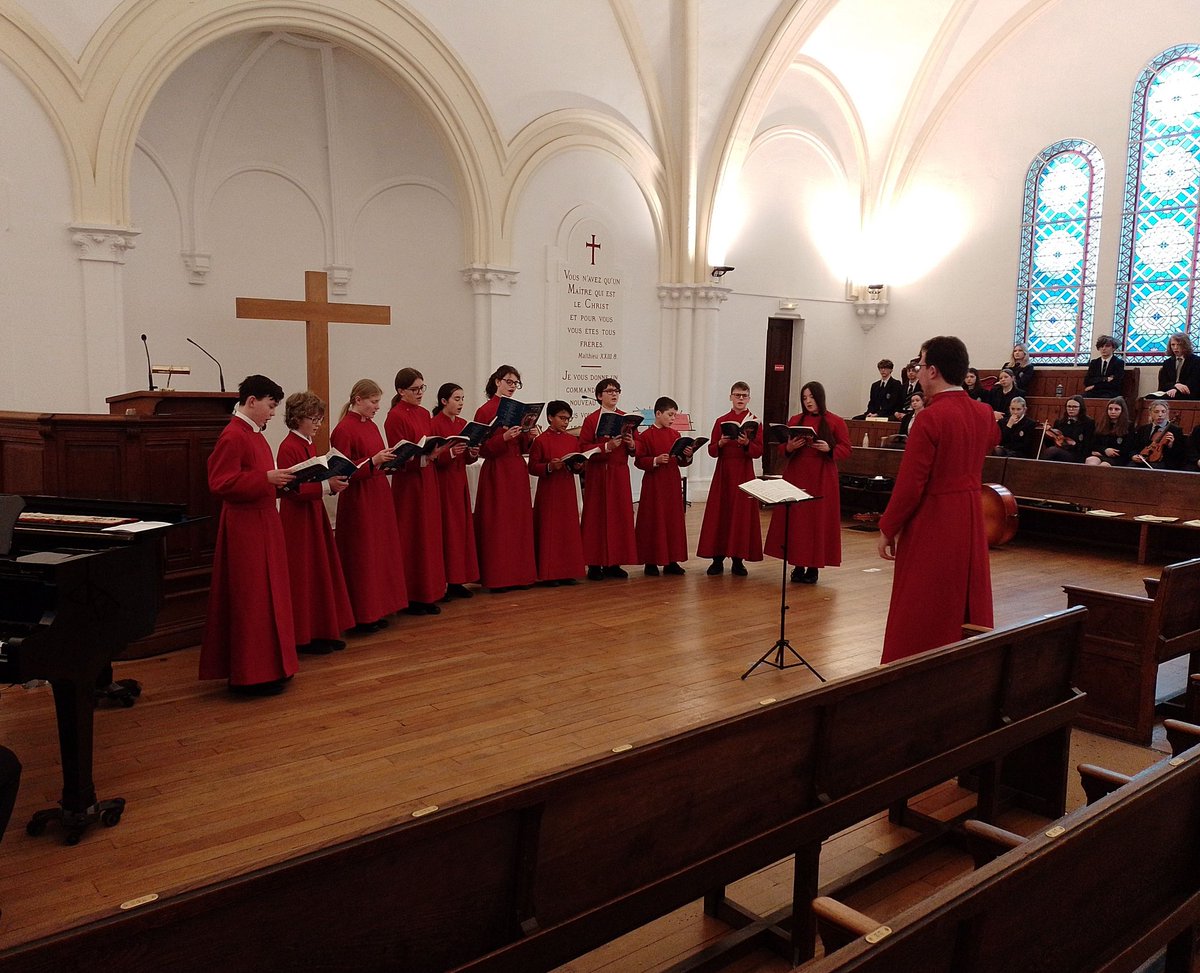 KSWMusicSchool's tweet image. Paris Day 3. Sacre Coeur, Montmatre, Arc de Triomphe, Champs Elysees, Eiffel Tower, and  a concert at Temple de Batignolle which had a stunning acoustic and  small, but very appreciative, audience! @WorcCathMusic @KingsWorcester