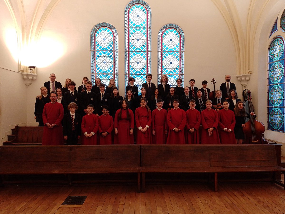 KSWMusicSchool's tweet image. Paris Day 3. Sacre Coeur, Montmatre, Arc de Triomphe, Champs Elysees, Eiffel Tower, and  a concert at Temple de Batignolle which had a stunning acoustic and  small, but very appreciative, audience! @WorcCathMusic @KingsWorcester