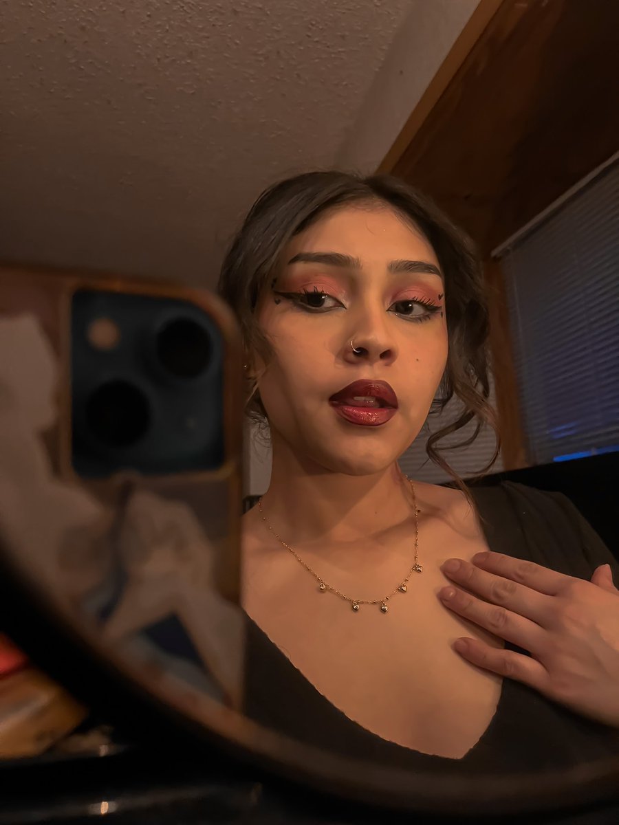 zoE tweet media