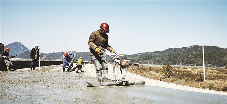 IXiangshan's tweet photo. In recent days, the maintenance and reinforcement of the #Hepu jigang seawall and the construction of the fishing port are speeding up in full swing.Welcome to #Xiangshan！#China #Zhejiang 

@InsightNingbo 
@izhejiang 
@DrMuhdMahmood 
@dobahi https://t.co/3Jr8qRxMMf