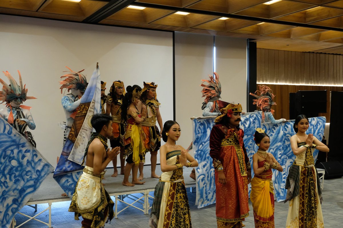 LuhAyuManikMas1's tweet image. Pragmentari Luh Ayu Manik Mas Makerthi ring Segara 😍😍

#luhayumanikmas #bethehero