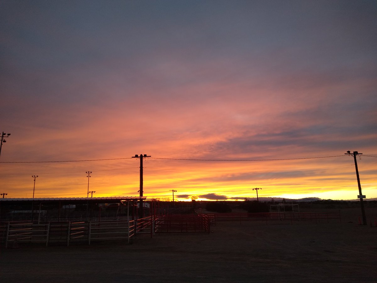 ComedyConway's tweet photo. Sunset at the Grants Rodeo Grounds in New Mexico https://t.co/2v906LU3Xc