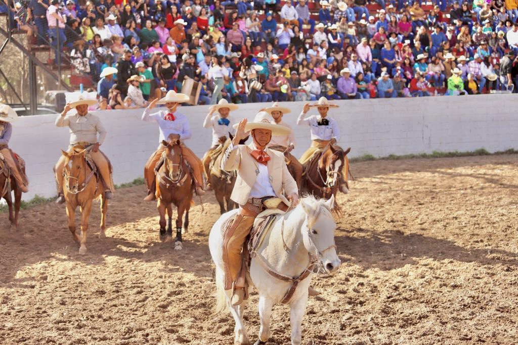 Oscar_Lopez_E's tweet photo. Acompañe a la Alcaldesa @MaribelGlzE en fiesta del 148 aniversario de la fundación del Mpo. de Jiménez , rescatando tradiciones participamos en la fiesta más Mexicana de todas “La Charreada” felicidades a los Jimenensez ! @mrikelme @F_DeLasFuentes @MaruCalderonA @normaltrevino https://t.co/VSbo4ksBYD
