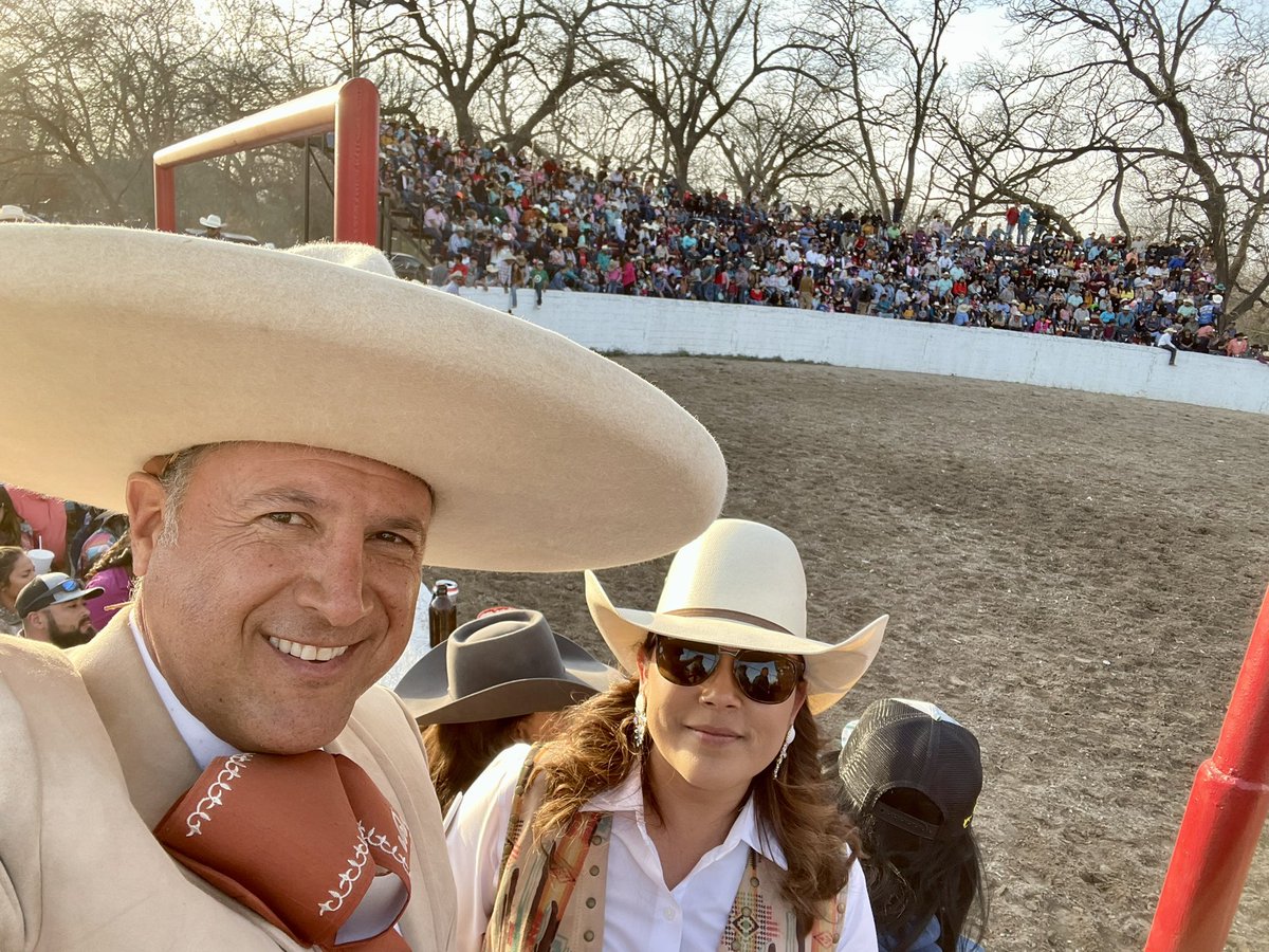 Oscar_Lopez_E's tweet photo. Acompañe a la Alcaldesa @MaribelGlzE en fiesta del 148 aniversario de la fundación del Mpo. de Jiménez , rescatando tradiciones participamos en la fiesta más Mexicana de todas “La Charreada” felicidades a los Jimenensez ! @mrikelme @F_DeLasFuentes @MaruCalderonA @normaltrevino https://t.co/VSbo4ksBYD