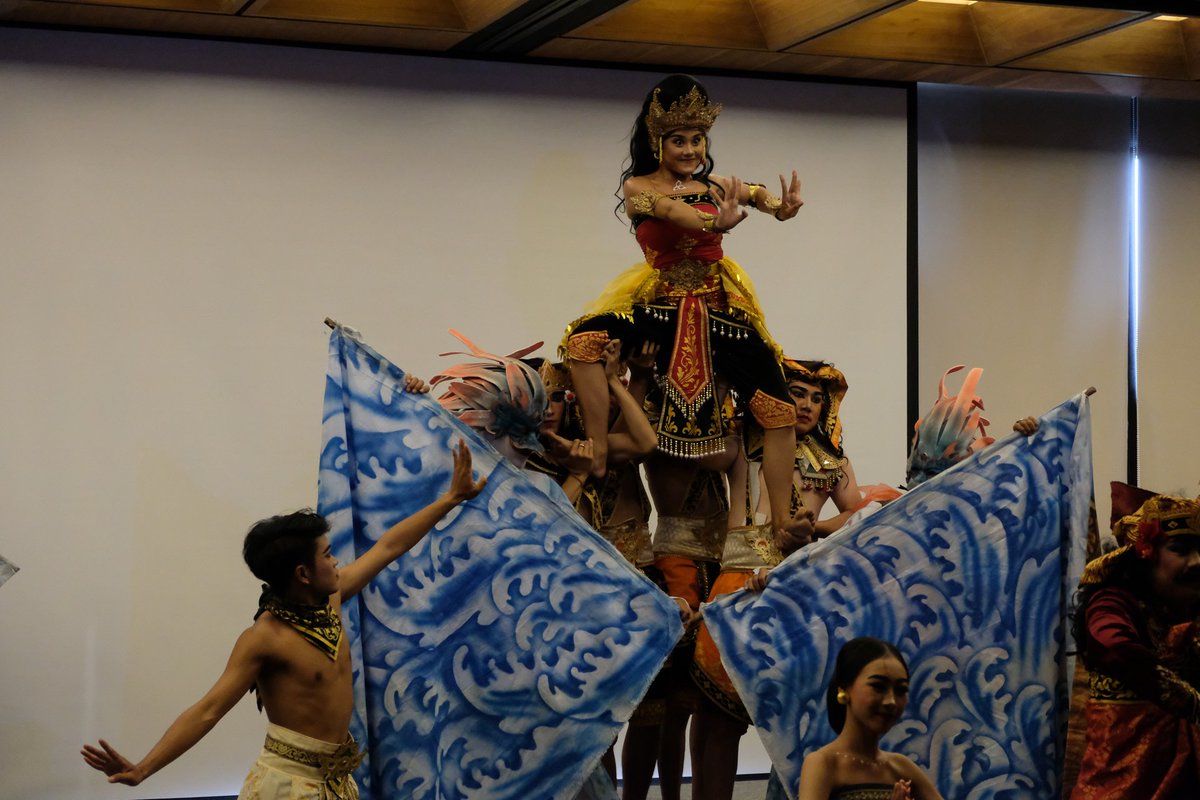 LuhAyuManikMas1's tweet image. Pragmentari Luh Ayu Manik Mas Makerthi ring Segara 😍😍

#luhayumanikmas #bethehero