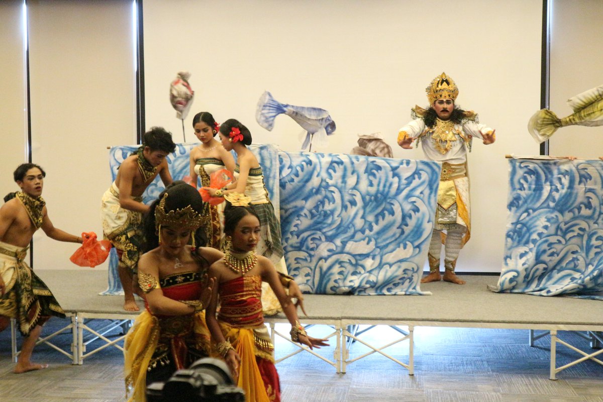 LuhAyuManikMas1's tweet image. Pragmentari Luh Ayu Manik Mas Makerthi ring Segara 😍😍

#luhayumanikmas #bethehero