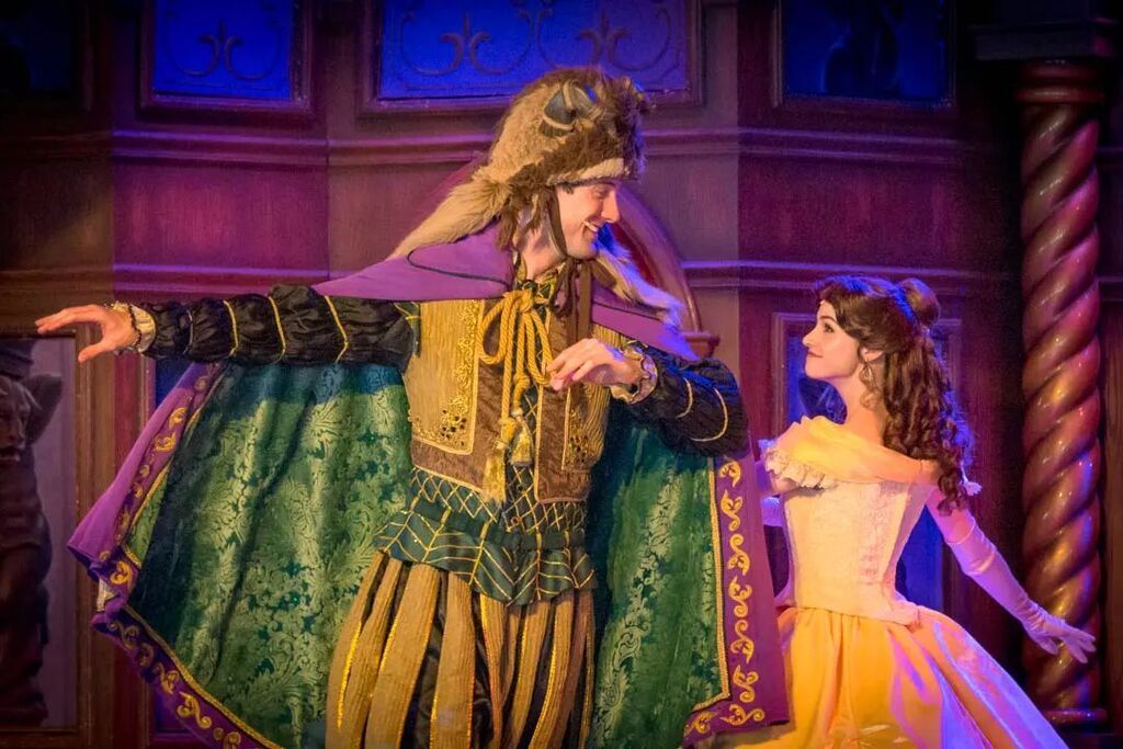 DisLandviewfndr's tweet photo. Oh don't you dare look back
Just keep your eyes on me
I said you're holding back
She said shut up and dance with me
This woman is my destiny
She said oh oh oh
Shut up and dance with me
.
.
.
#shutupanddance #beautyandthebeast #taleasoldastime #Belle #Dis… https://t.co/8F432HzfMN https://t.co/y7Z7adKsH7