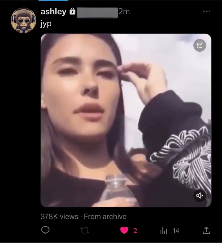 theeeoniy's tweet photo. my stomachdjdodidk https://t.co/CgVbo9OJE1