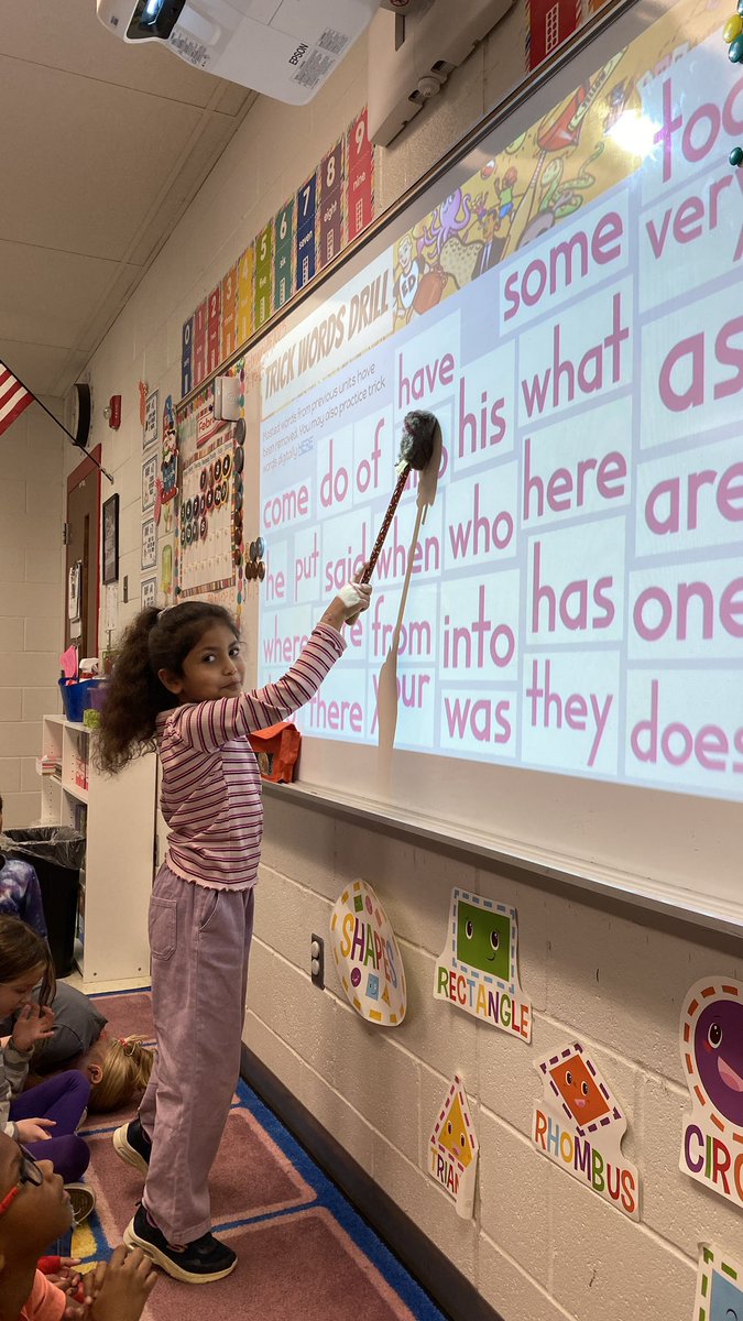 hamm_april's tweet photo. Reviewing trick words @TweetDCS_DCPS https://t.co/yaYviVs1bR
