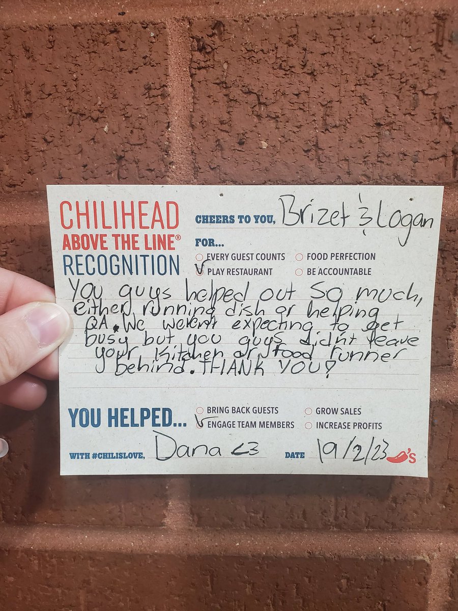 willynillybethy's tweet photo. When your team recognizes eachother for great teamwork. #chilislove #chilisbolingbrook #blesded @JKouzmanoff @swh7668 https://t.co/Y0XxHZmPaj