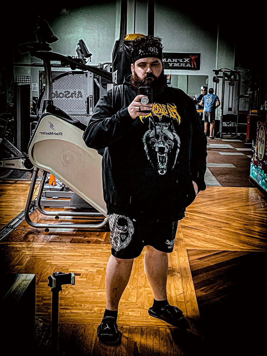 Schooch__'s tweet photo. Round 2 for the day ! 35 minutes of Beating the shit out of the heavy bag ! Get it in !! No excuses!!
.
#fitnessmotivation #gym #weightloss #weightlossjourney #pushyourlimits #100burpeesaday #weightlosstransformation #noecxuses #norse #norsefitness #norsepagan #norseheathen #odiniswithme #aspiretoinspire #getothegym #jackedandjuicy #jackedandjuicy #betterthanyesterday #charlotte #weightlifting #powerlifting #hardworkpaysoff #weightlosscommunity #formytribe #formyancestors #stayhungry #lockedin #notgoingtolose #fatofit