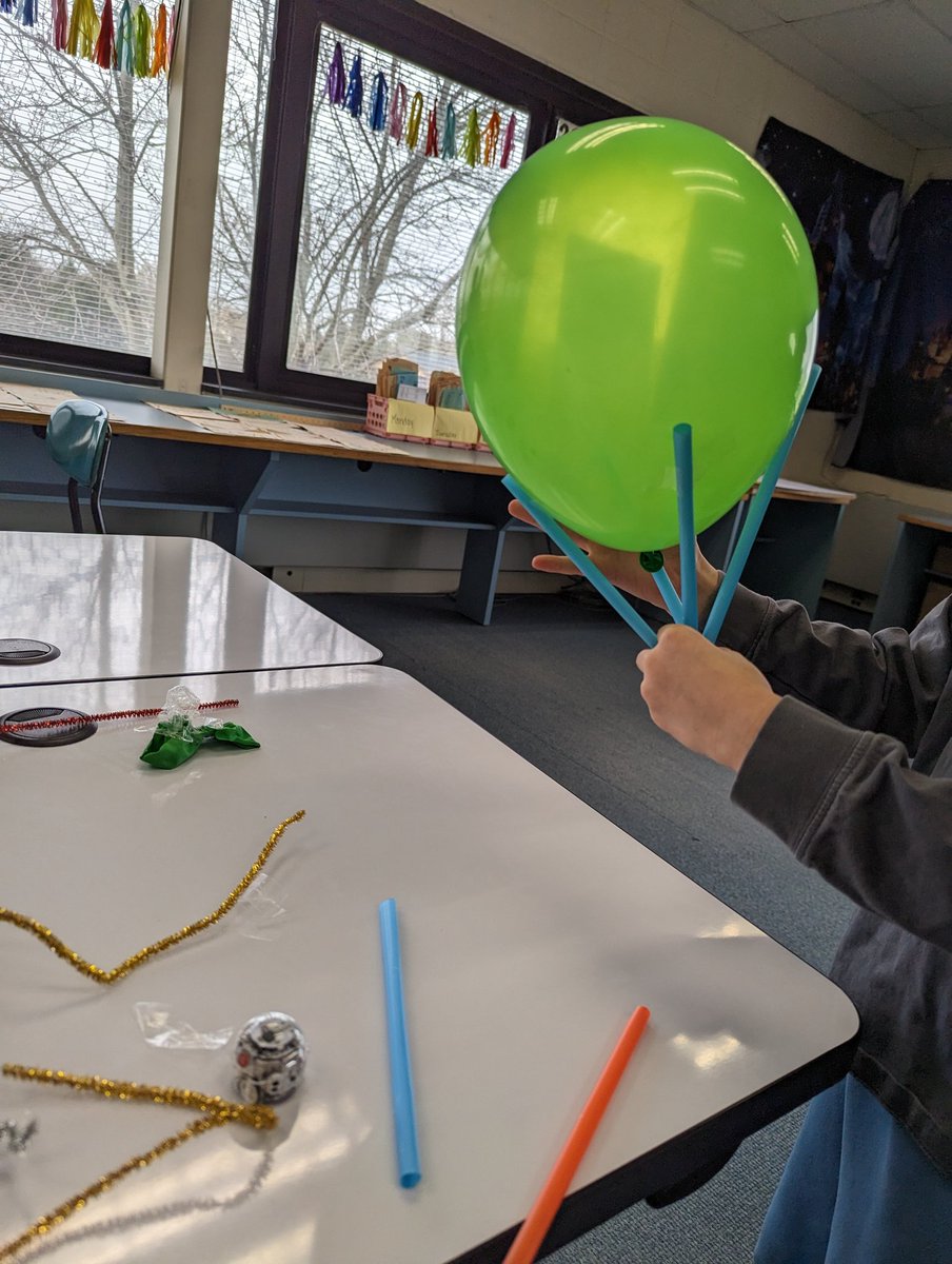 VESTechnology's tweet photo. When 5th grade students combine their knowledge of Ozobots with the Engineering Design Process, lots of creative thinking takes place!
#wwprsd #vespack #ozobots #stem https://t.co/OcN1LBnYlO