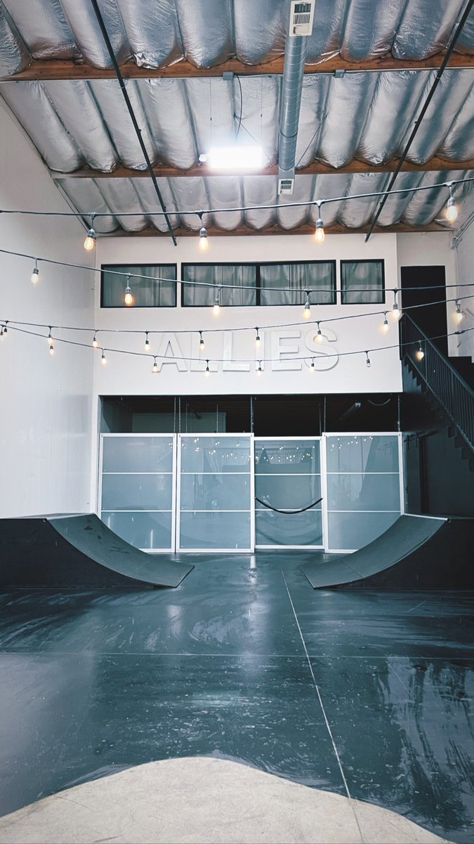 onefelix's tweet photo. I got my first ramp at 13… 
Lion gets his at 3yrs old…
I’ll expand later, oh yeah 
and black @skatelite !

#Onefelix #PSAtalks #Skatelife #Skateboarding #ListenToFelixYouTube #OnefelixComedy #AlliesWorldwide #DTLASTRONG #FreePeopleFreePeopleTV 
#LionsSkatepark https://t.co/WAJBgebk9O
