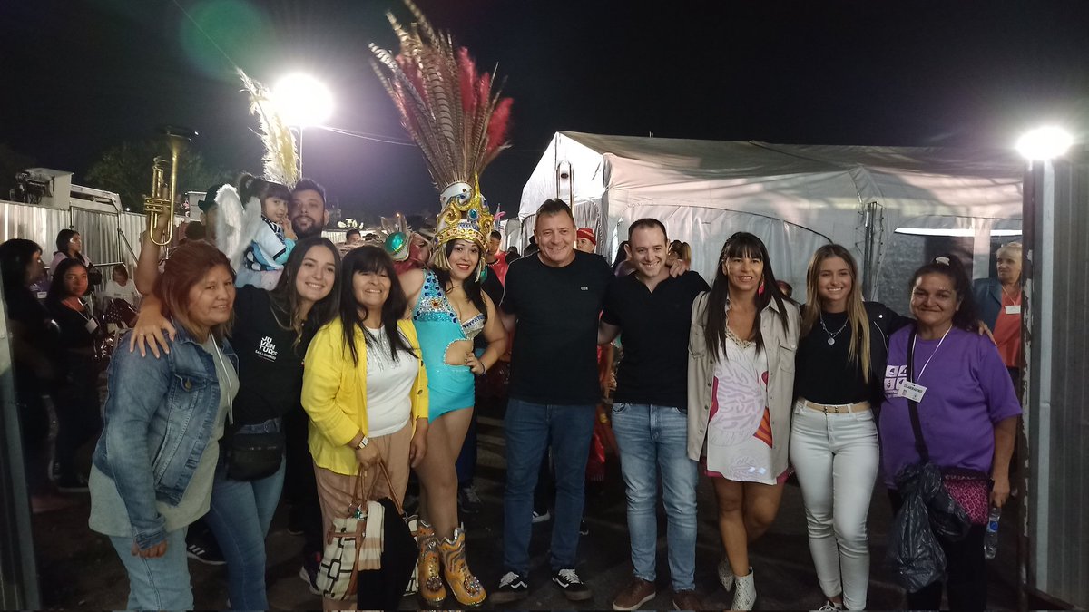 Compartiendo una noche más de carnaval en la ciudad junto a <a href="/LeoIntendente/">Leonardo Raimundo</a> 👏