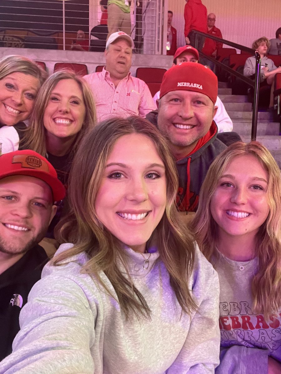 kghouse19's tweet photo. Let go #huskers https://t.co/W4BxZ1xDts