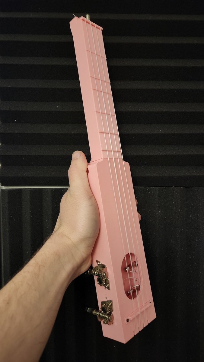 grhmhomelinux's tweet photo. I designed a travel soprano ukulele and created a diatonic neck. It plays, but when tuned to GCEA, it's very difficult to play. All the notes on the fretboard are wholesteps. The chords you are familiar with don't work here. #3dprinting #ukulele #3dprintedinstruments #3dprinted https://t.co/bSQ5E8Nztc