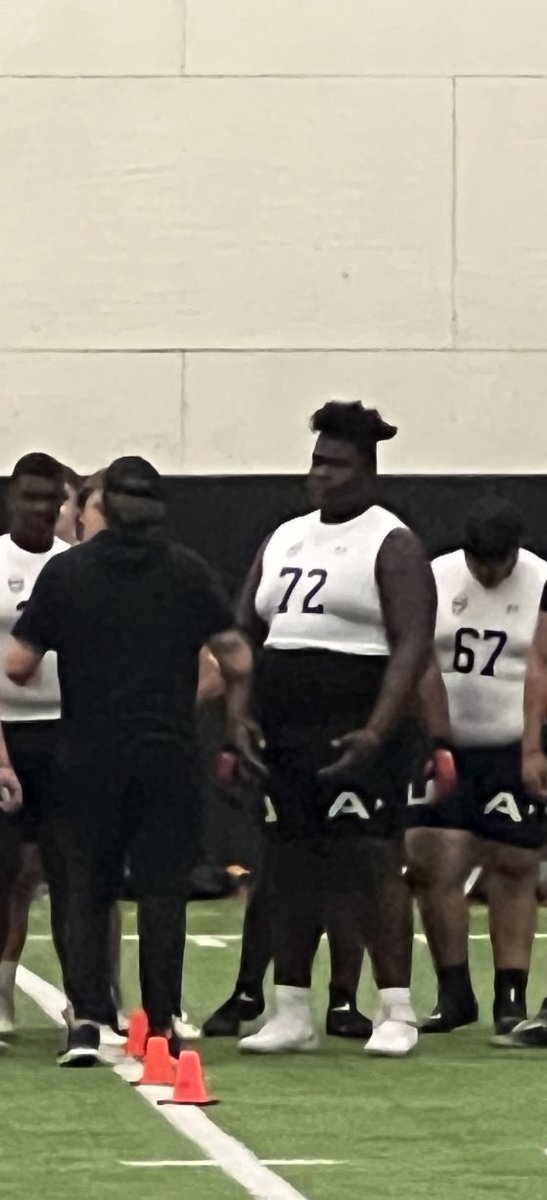 Cobainthetrain's tweet photo. #72 @ByronWash25 #Class25 OL 6’8 350 is that guy. #PowerAcademy @Coach_Lee_Show @DemetricDWarren @AABonNBC @AWilliamsUSA @Coach_Lee_Show @CraigHaubert @TheUCReport https://t.co/axYw7XC5VV