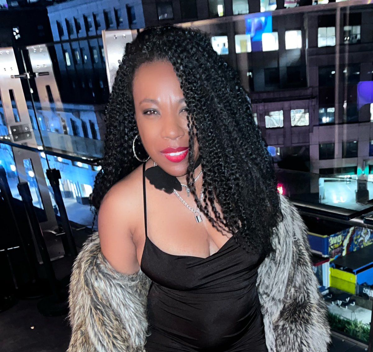 tenesha256's tweet photo. Happy birthday to me! It’s going to be a great year. I am finally putting the finishing touches on my next project https://t.co/2E4HF4jr2C