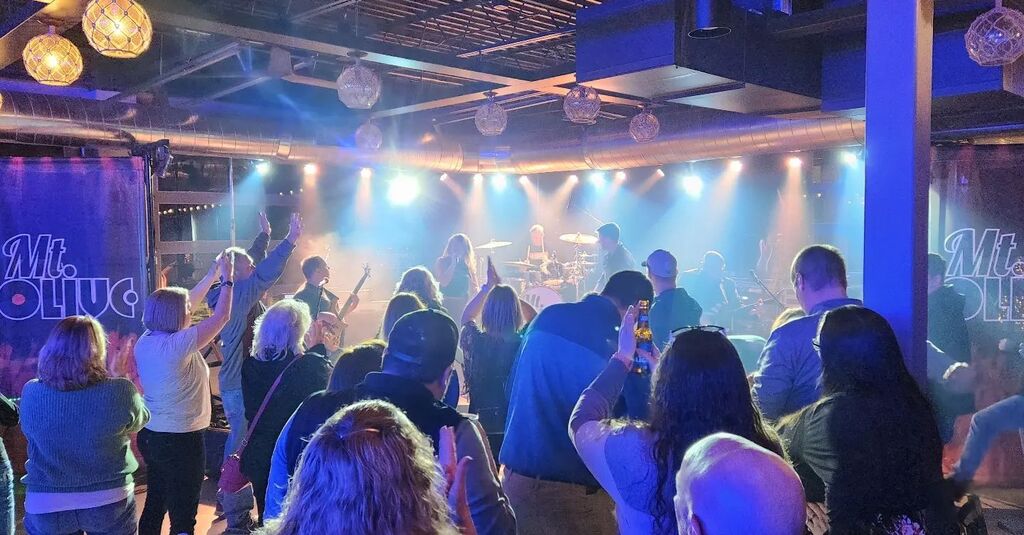 Mt. Olive raised the roof at @waverlybeachmenasha last night. The band never disappoints. Love getting you work with them.

#mtoliverocks #livemusic #livesound #liveproduction instagr.am/p/Co3W_PWrqWn/