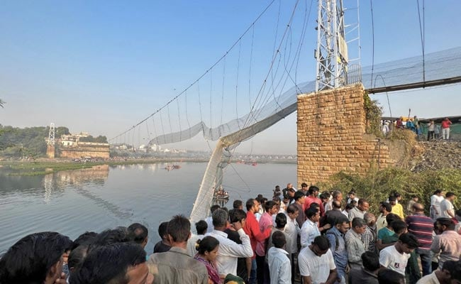 ndtv's tweet photo. 22 Wires Were Already Broken Before Gujarat Bridge Snapped: Probe Report https://t.co/ZbWA35qnjT https://t.co/U5k6EHfvW8