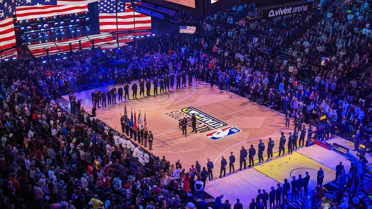 CandidTechTV's tweet photo. Amped up and ready to go for the NBA All-Star game in Utah!
📸 @GooglePixel_US Pixel 7 Pro
#TeamPixel #AllStarWeekend #NBA    #GiftFromGoogle #ShotOnPixel #PixelPostUpChallenge https://t.co/zukeaRa8Zs