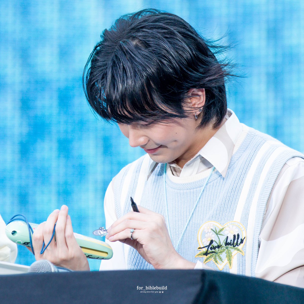 withluve_b's tweet photo. Favourite feature of babiu — his dimples~ 

#BuildFamilyLuve
We Are Build Worldwide Family https://t.co/fR9loxlvFt
