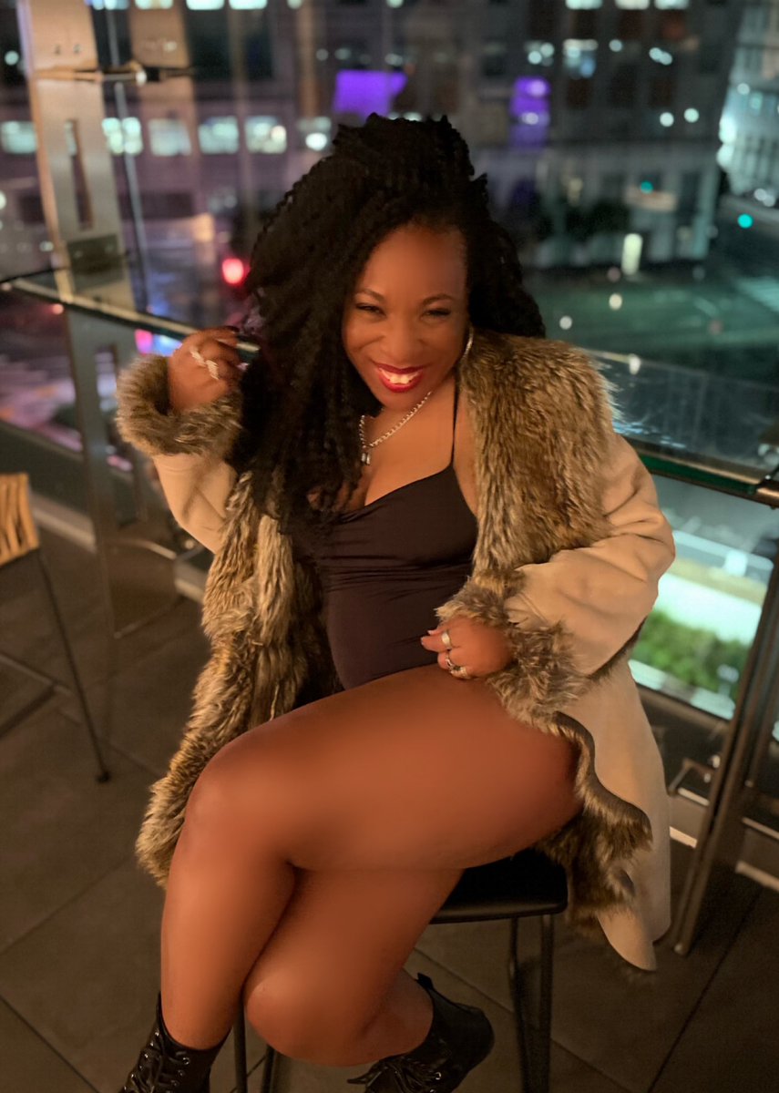 tenesha256's tweet photo. The rooftop 😉 https://t.co/4QtYhl3WCz