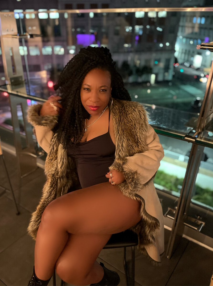 tenesha256's tweet photo. The rooftop 😉 https://t.co/4QtYhl3WCz