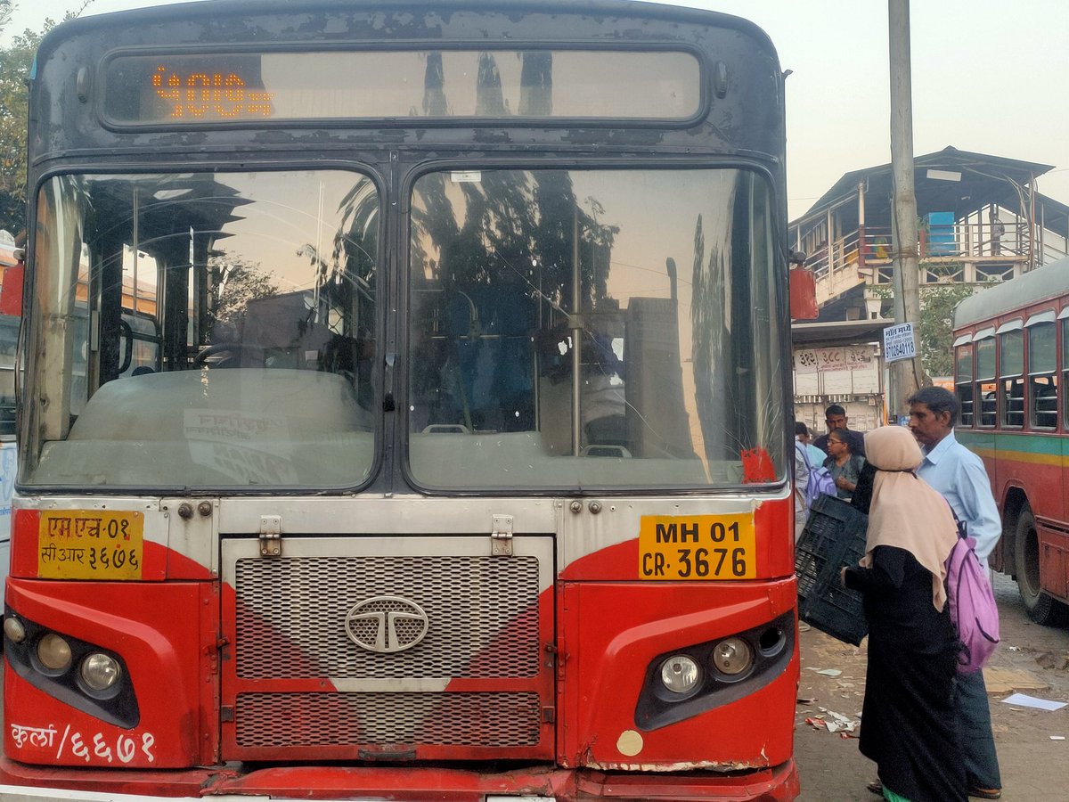 ganuair's tweet photo. @myBESTBus बेस्ट च्या कर्मचाऱ्यांचा हा मनमानी कारभार कधी थांबेल..चुकीच्या बस स्थानकावरून चुकीची बस का सोडली जात आहे..त्याचा नाहक त्रास सर्वसामान्य जनतेला होत आहे.. https://t.co/LejNsRmQzq