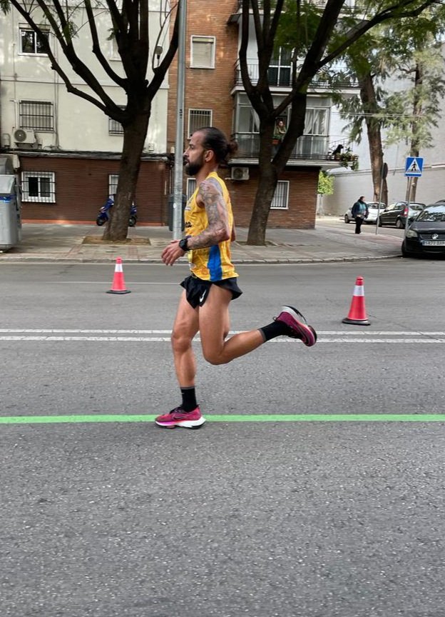 #MaratóndeSevilla... 42km de Grandes emociones🤍. 
Perfecta organización 💯.
Muchas Historias 🌍 diferentes.
Correr te lleva a mis sitios, a miles estados diferentes, pero correr mola ☘.

Marca personal 🏅
#2h24'