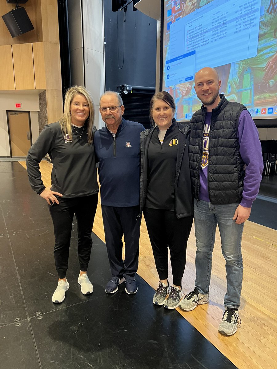 softballIndians's tweet photo. The Iowa Girlsโ Coaches Association brought the wisdom of Mike Candrea to share his knowledge of the game.
#alwaysalearner
#igca https://t.co/K6g8r41nn3
