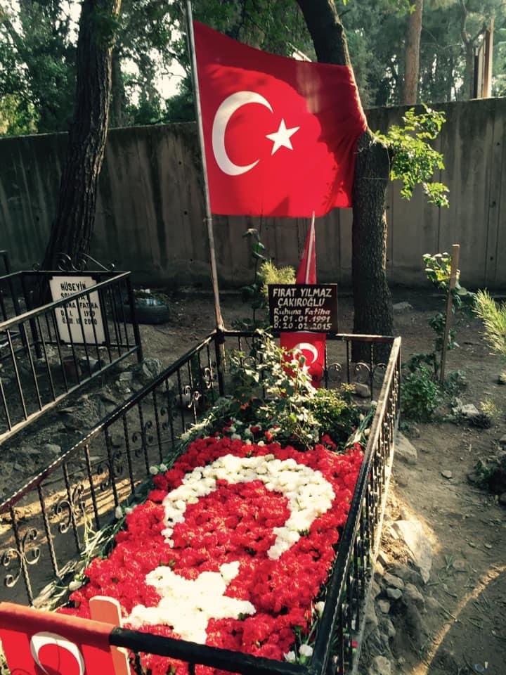 Hkan_karakus's tweet photo. Sanmayın ki bu şerefli başlar hep eğik kalır, gün gelir yılların öcünü bir günde alır! 

#FıratYılmazÇakıroğlu https://t.co/DAnfQEQDDK