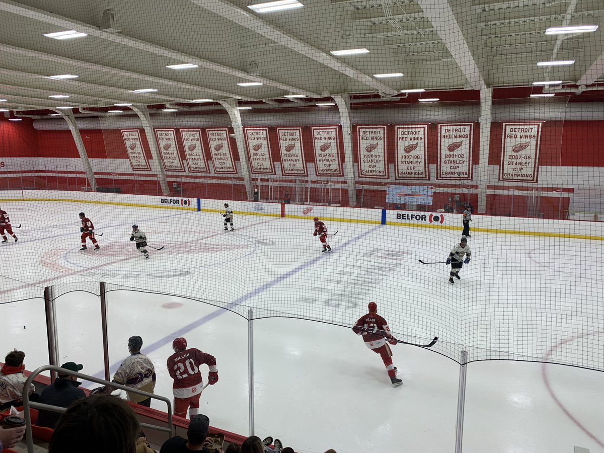 loganmay44's tweet photo. Michigan PGA vs. Red Wing alumni @LCArena_Detroit, all for @FoldsofHonor and The Yellow Ribbons Fund https://t.co/XS3bayM1Ym
