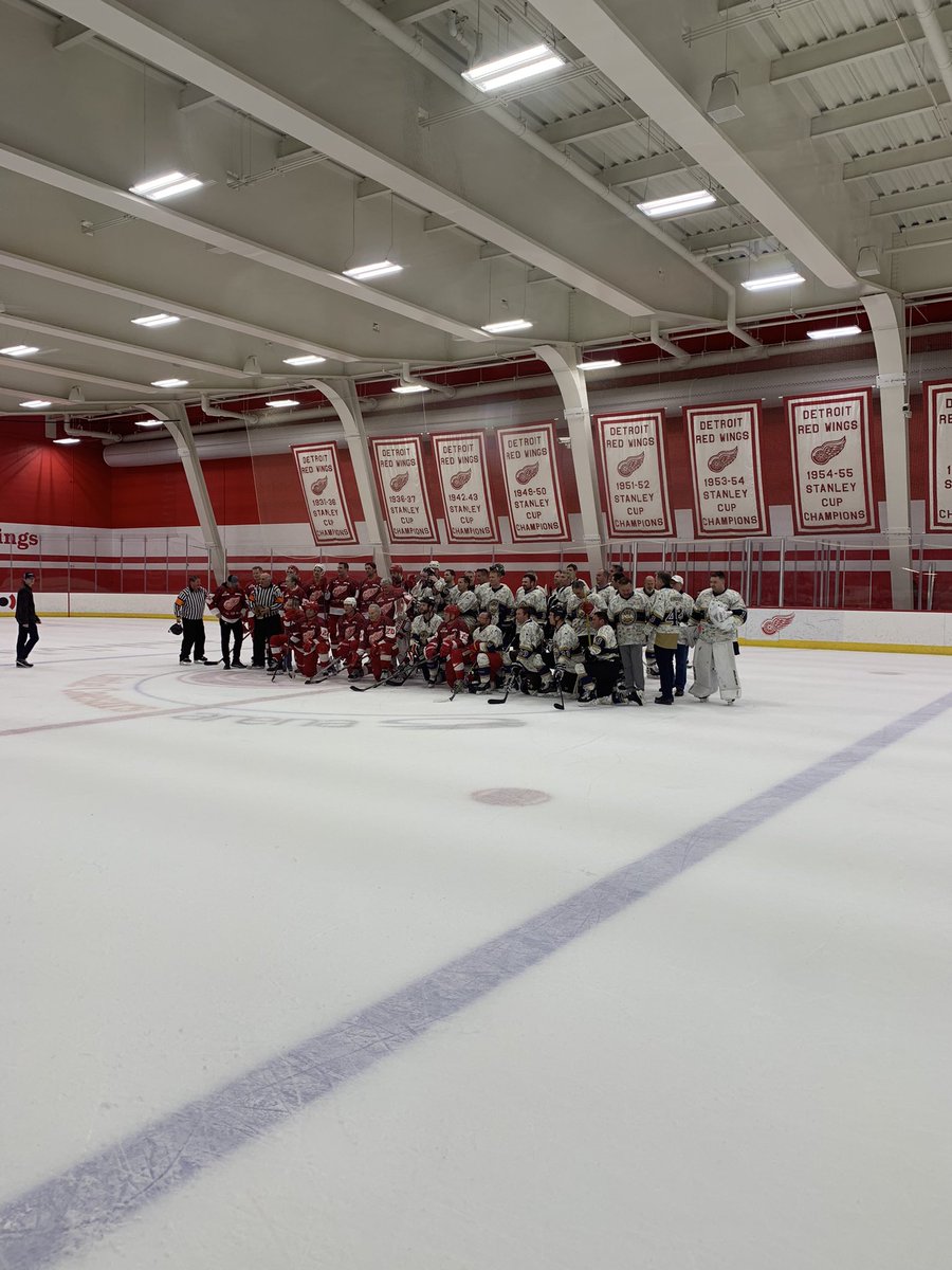 loganmay44's tweet photo. Michigan PGA vs. Red Wing alumni @LCArena_Detroit, all for @FoldsofHonor and The Yellow Ribbons Fund https://t.co/XS3bayM1Ym