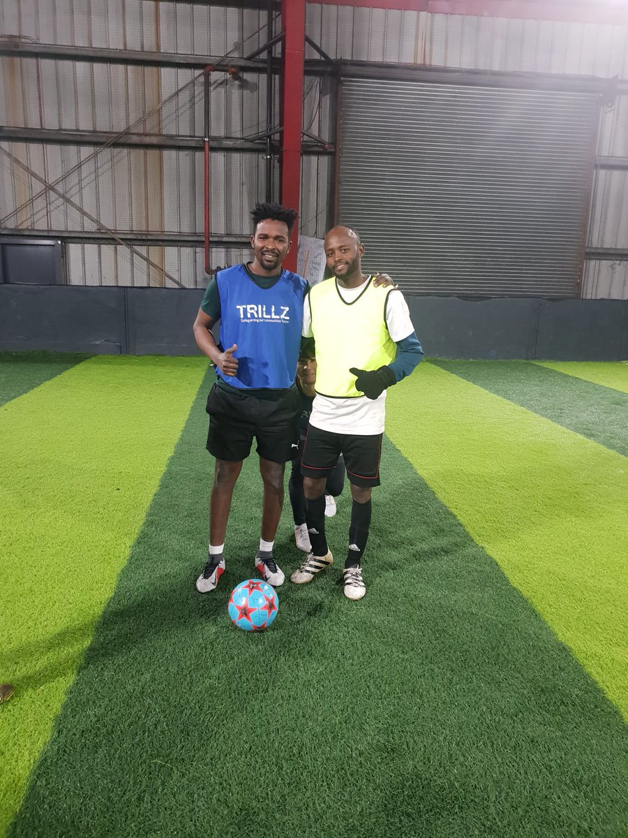 TRILLZCIC's tweet photo. 3 teams turned out, for fun and comrade this evening @Trillz and Town Juniors Sanctuary Soccer ⚽⚽🏆 Sunday

#Kirklees Welcomes
#cohesion 
#score5 https://t.co/ydD1Xvdp8E