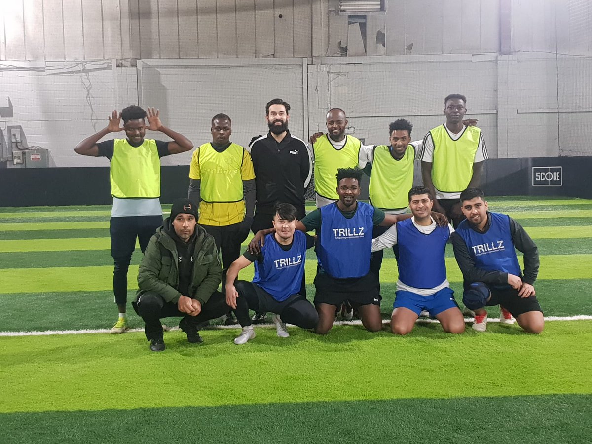 TRILLZCIC's tweet photo. 3 teams turned out, for fun and comrade this evening @Trillz and Town Juniors Sanctuary Soccer ⚽⚽🏆 Sunday

#Kirklees Welcomes
#cohesion 
#score5 https://t.co/ydD1Xvdp8E