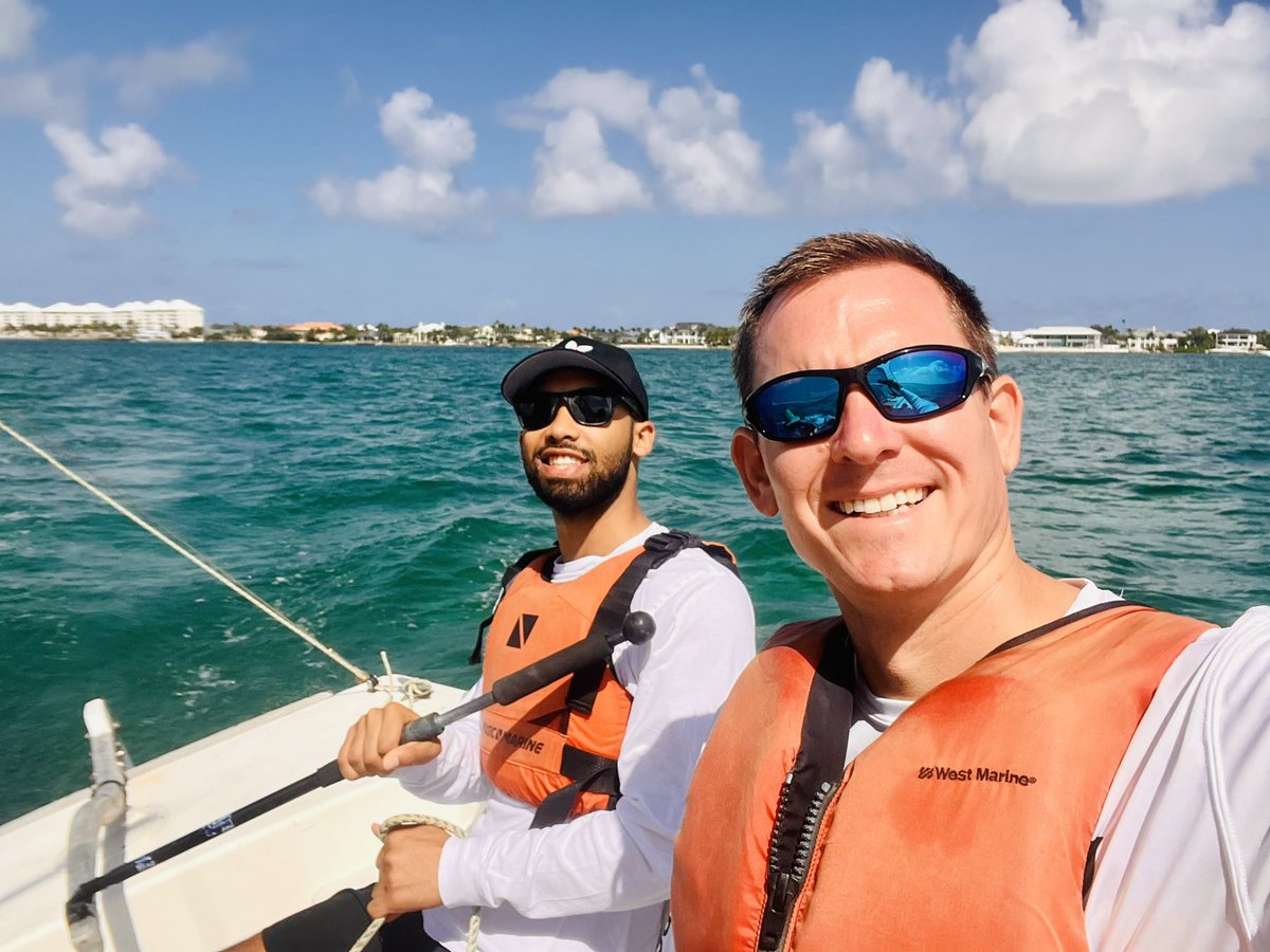 DiploTom's tweet photo. Week 2 of #learningtoSail! Crewmate Benjamin took us out and I got put in charge beyond Montagu Bay, passed Fox Hill Creek & up towards Athol Island. Definitely didn't get smacked in the face by the boom🤓
A great new skill, and no better place to be a beginner. Fantastic!
⛵💨🇧🇸 https://t.co/Z6bdDYQnU3