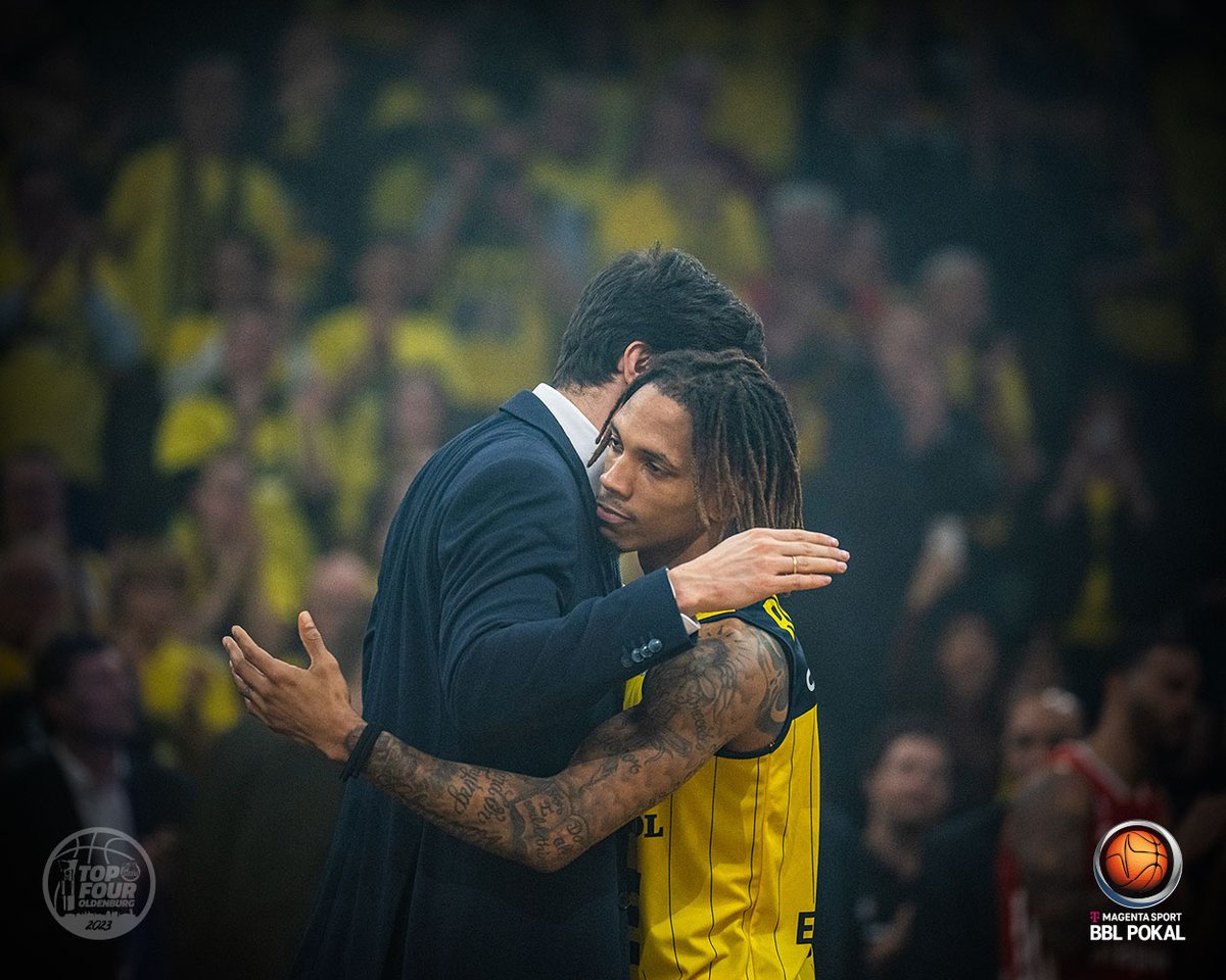 𝗚𝗨𝗧𝗘 𝗡𝗔𝗖𝗛𝗧, 𝗢𝗟𝗗𝗘𝗡𝗕𝗨𝗥𝗚!

Nicht mit dem Pokal - aber dafür mit der Gewissheit:
TOP FOUR Festival versprochen, TOP FOUR Festival abgeliefert.

[📸 <a href="/fotoduda/">duda</a> ]