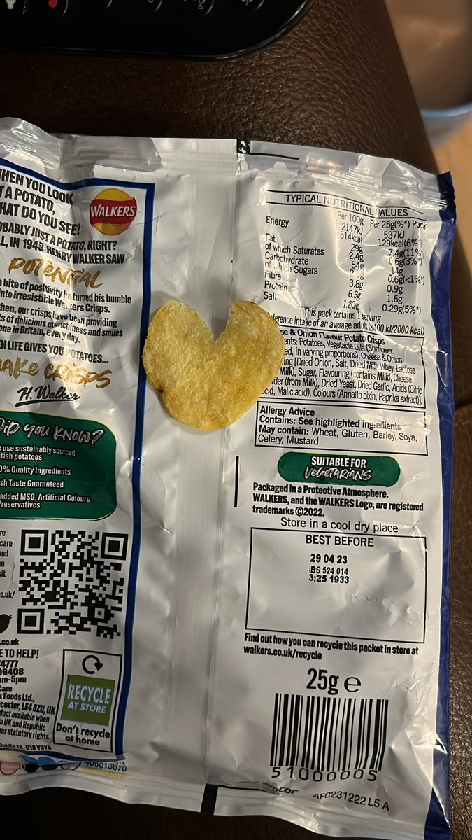 mljbond007's tweet photo. @walkers_crisps #lovefromwalkers https://t.co/qUEgHWh2xN
