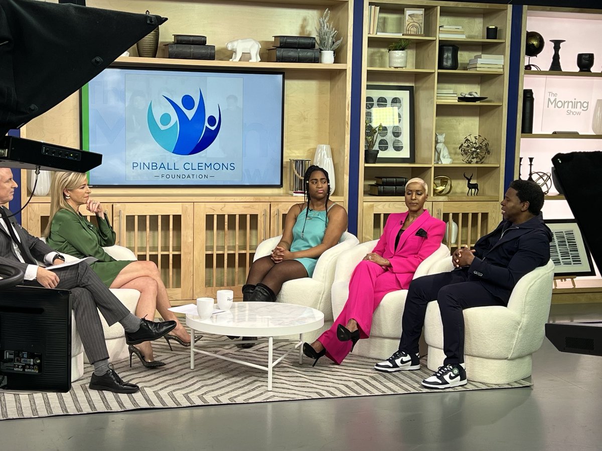 FaithWitDaJokes's tweet photo. Happy Black History Month! ✊🏽 Thank you ⁦@morningshowca⁩ &amp; ⁦@globalnews⁩ 😊☕️ #Godisgood https://t.co/zgG09F104Q