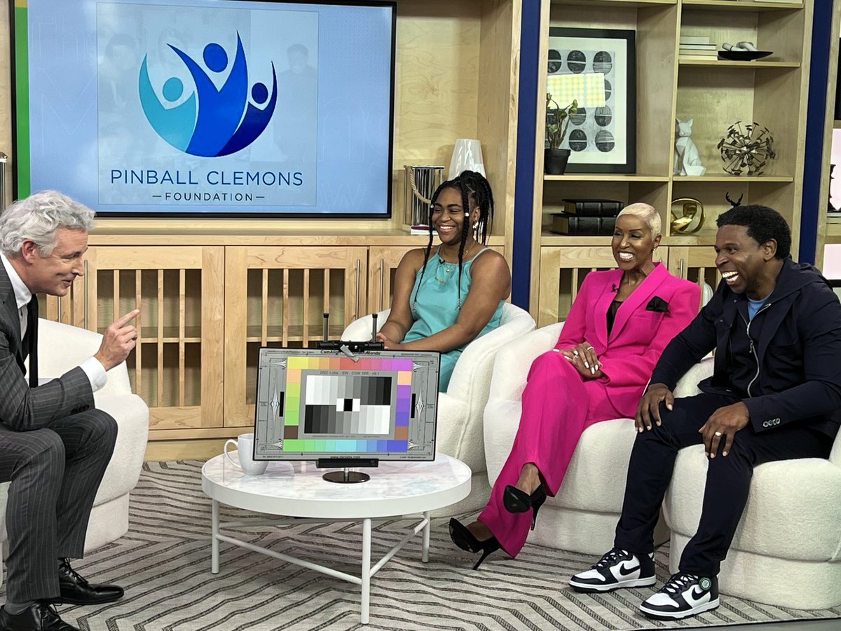 FaithWitDaJokes's tweet photo. Happy Black History Month! ✊🏽 Thank you ⁦@morningshowca⁩ &amp; ⁦@globalnews⁩ 😊☕️ #Godisgood https://t.co/zgG09F104Q