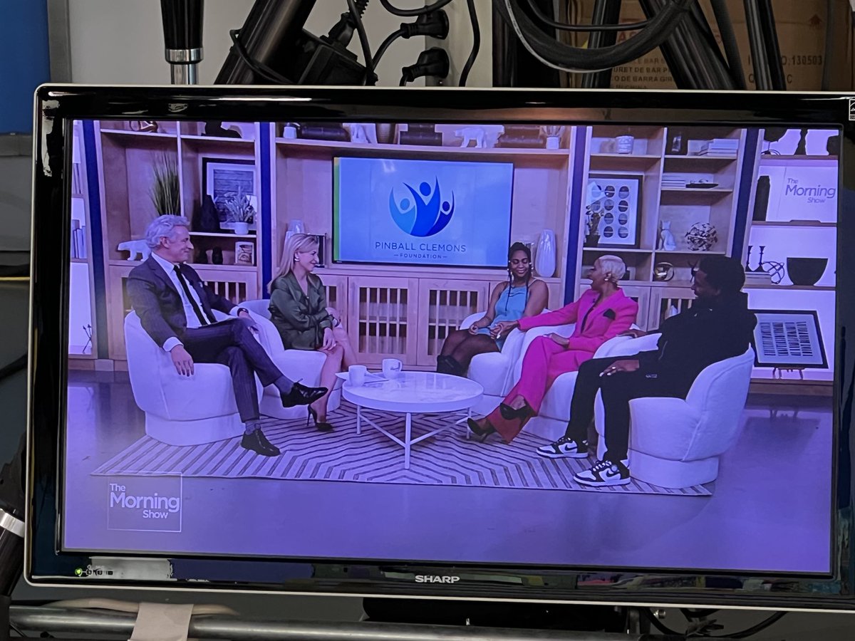 FaithWitDaJokes's tweet photo. Happy Black History Month! ✊🏽 Thank you ⁦@morningshowca⁩ &amp; ⁦@globalnews⁩ 😊☕️ #Godisgood https://t.co/zgG09F104Q