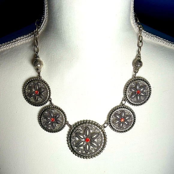 RubyChristene's tweet image. So good I had to share! Check out all the items I'm loving on @Poshmarkapp #poshmark #fashion #style #shopmycloset #southwestern #vintage: posh.mk/e7WeFFrvyxb