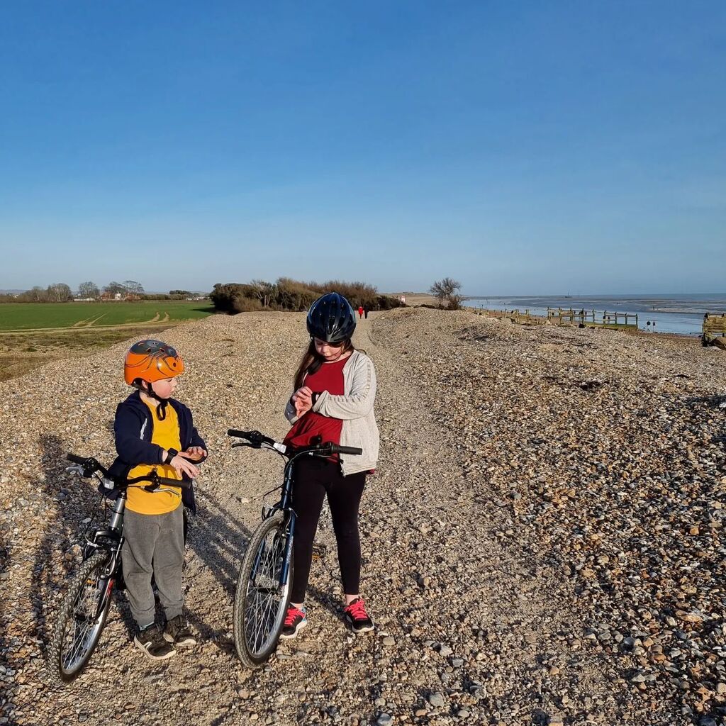 Finished half term off with an accidentally longer than planned family bike ride on an unexpectedly gloriously bright day. Athena &amp; Arlo are comparing distance on their watches here 🤣 we racked up 6 miles in the end.

It didn't really feel like half … instagr.am/p/Co24jFusptJ/