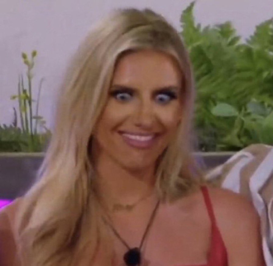 Torie_Homer's tweet photo. Olivia is obsessed with thinking everything is about her and everyone likes her and not the fact that Kai preferred someone else more. #LoveIsland https://t.co/2hoTlulEXY
