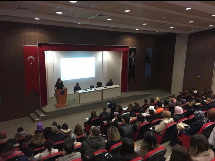 aupuam's tweet photo. (1) AUPUAM ve Psikoloji Bölümü işbirliğiyle, Dr. Ayşe Büşra İplikçi ve Dr. Öğr. Üyesi Mahperi Uluyol tarafından verilen, yurt personeline yönelik “Depremden etkilenen kişilere yaklaşım” konusu ve meslek elemanlarına, öğrencilere ve tüm Akdeniz Üniversitesi personeline yönelik https://t.co/6A2tscAvnR