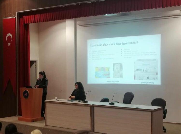 aupuam's tweet photo. (1) AUPUAM ve Psikoloji Bölümü işbirliğiyle, Dr. Ayşe Büşra İplikçi ve Dr. Öğr. Üyesi Mahperi Uluyol tarafından verilen, yurt personeline yönelik “Depremden etkilenen kişilere yaklaşım” konusu ve meslek elemanlarına, öğrencilere ve tüm Akdeniz Üniversitesi personeline yönelik https://t.co/6A2tscAvnR