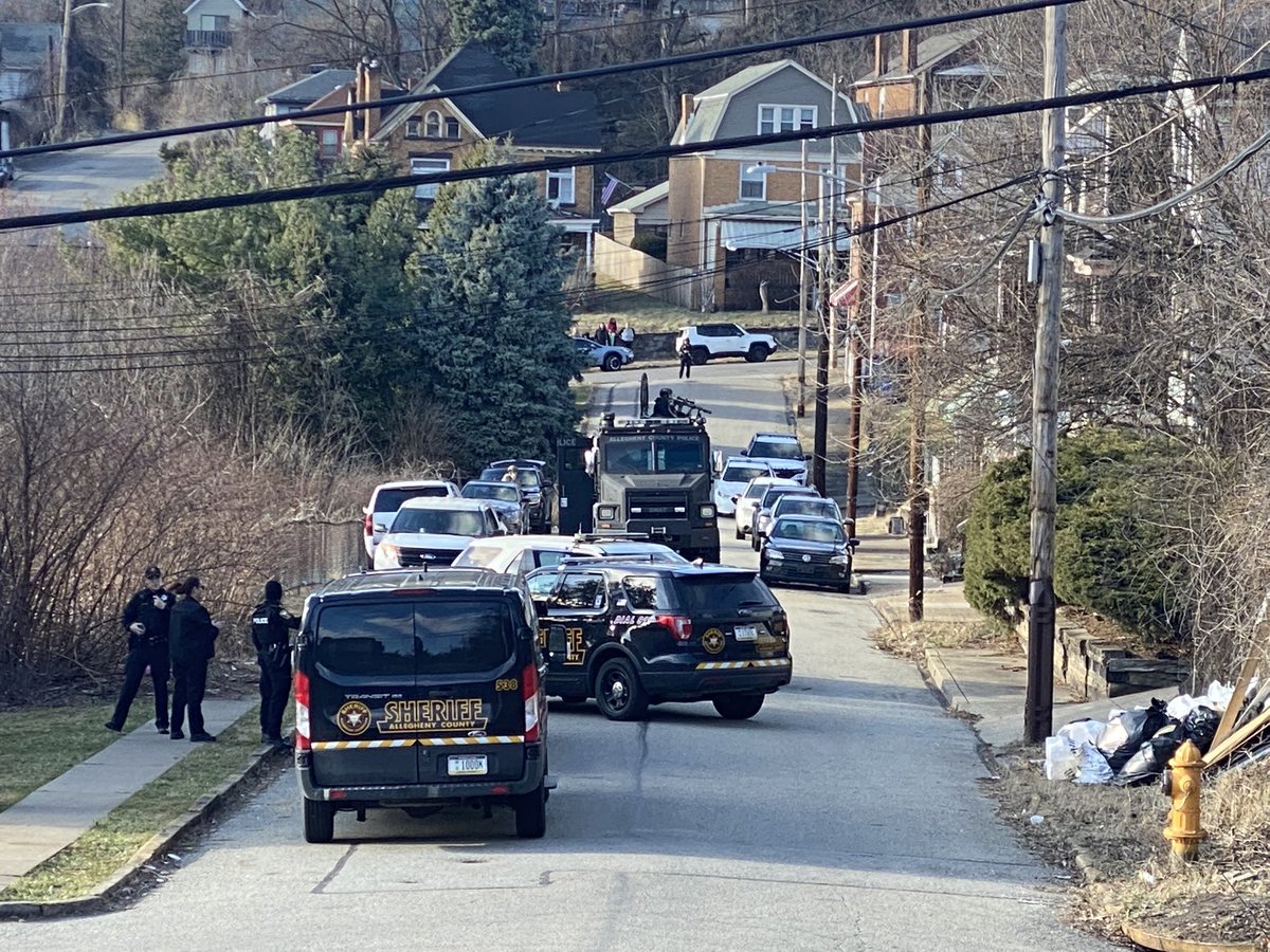 lauren_linder's tweet photo. #BREAKING: Major police presence with SWAT vehicles by 4th and Price and Cherry Way in #NorthBraddock

Hearing this has been going on for hours

Trying to learn more

@KDKA https://t.co/PNIiwGPQC5
